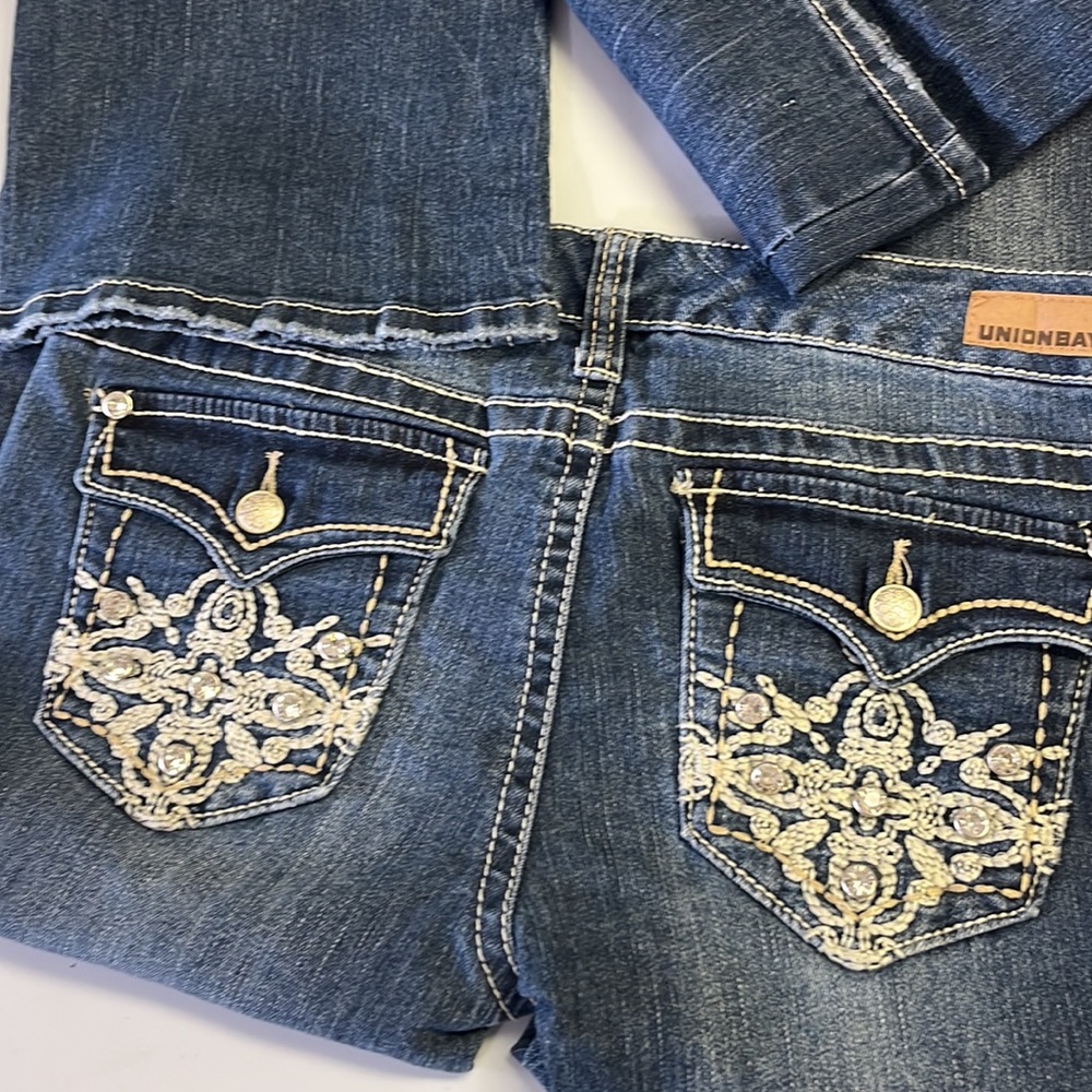 UNIONBAY Woman’s Flare Leg Jeans - Picture 2 of 3